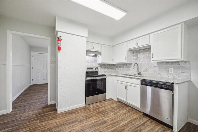 Building Photo - 2331 32nd Ave N