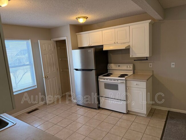 Building Photo - 5644 N Anita Ave