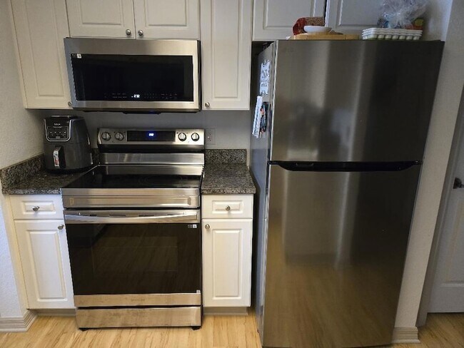 Building Photo - 3019 Alcazar Pl