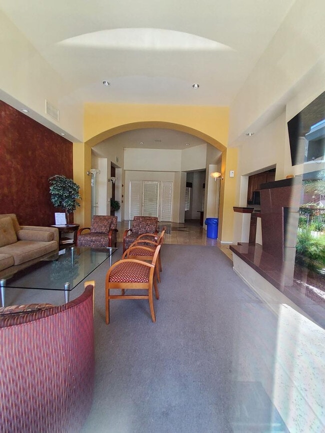 Building Photo - 5303 N 7th St