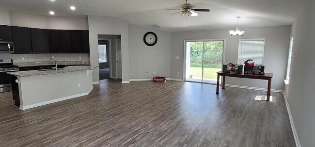 Building Photo - 7747 Sunnydale Ln