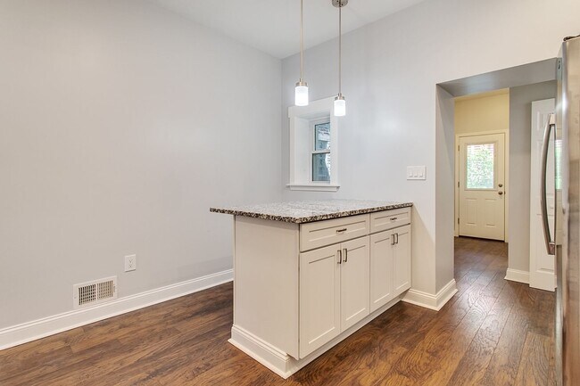 Building Photo - Beautiful 4 Bed 3 Bath Home in Lawrenceville!