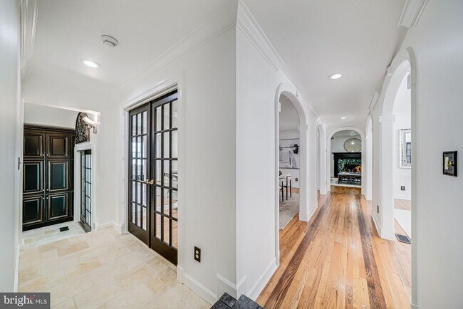 Building Photo - 4817 Chevy Chase Blvd