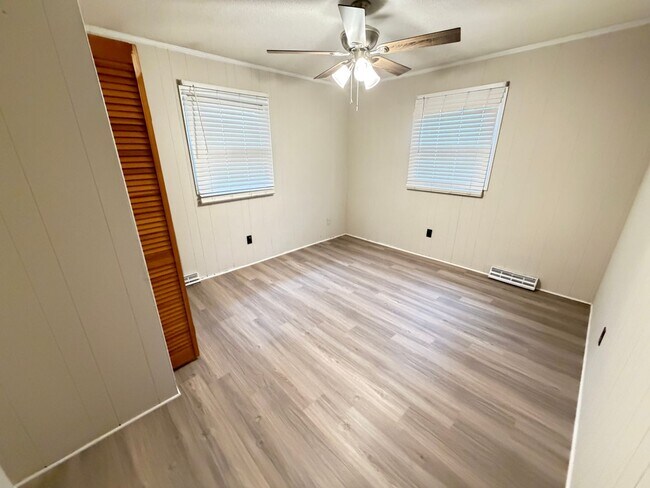 Building Photo - 823 Bostian Rd