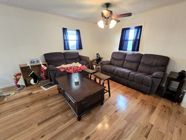 Building Photo - Open Space Upper Unit in Crumpler NC