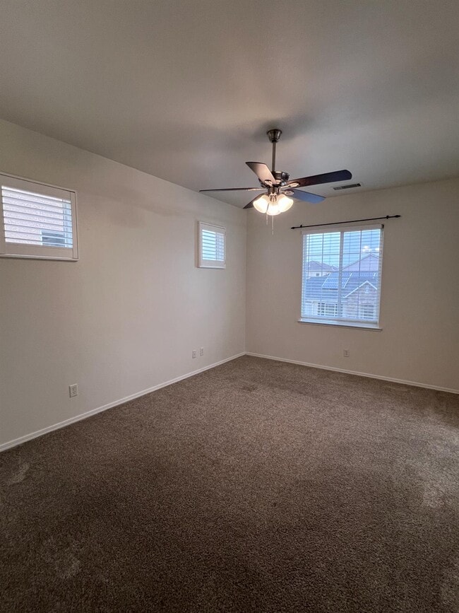 Building Photo - 770 W Brittany Ln