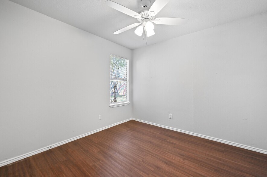 Building Photo - 5303 Spring Meadow Rd