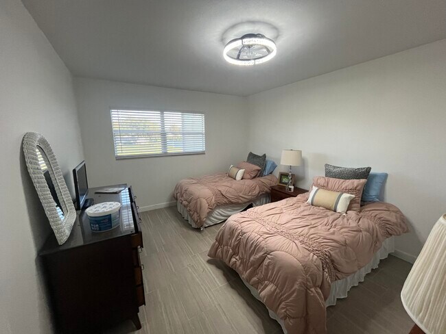 Building Photo - 88 Monaco Ct