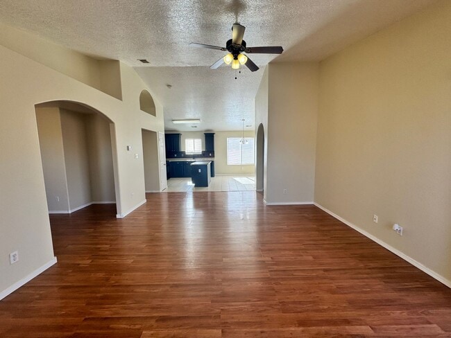 Building Photo - 3 bed 2 bath home in Huning Ranch