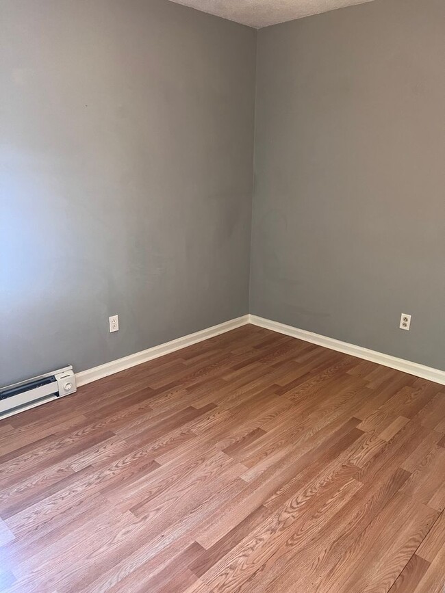 Building Photo - Duplex in Prime Location