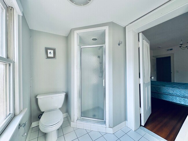 Building Photo - 671 Prospect St