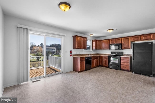 Building Photo - 116 Breezewood Dr