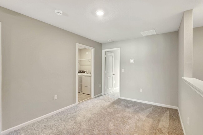 Building Photo - 5694 SE Edgewater Cir