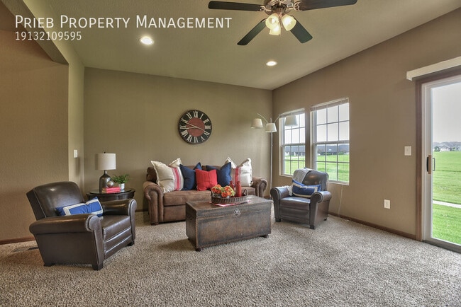 Building Photo - 902 S Woodson Ct