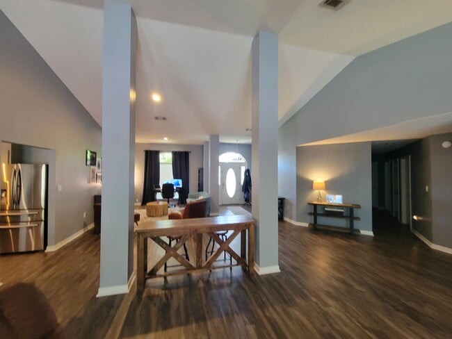Building Photo - 2664 Shoni Dr