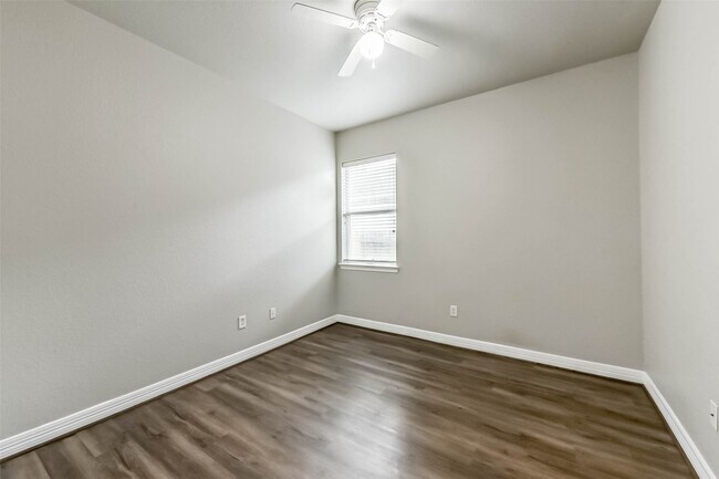 Building Photo - 21617 Horseshoe Dr