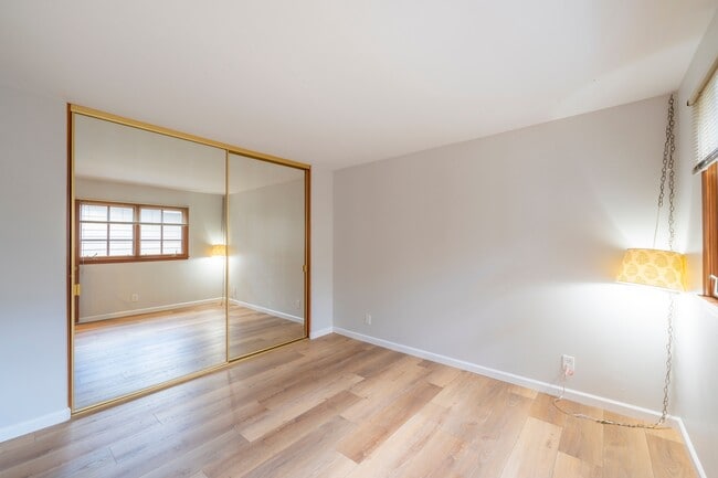 Building Photo - 26 Sausalito Cir E