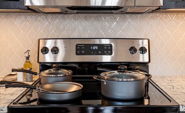 Building Photo - 1011 Canal St