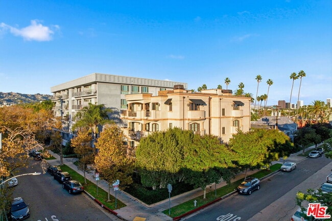 Building Photo - 462 S Maple Dr