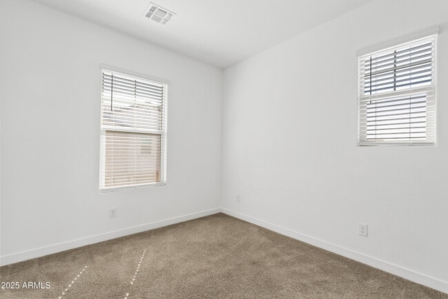 Building Photo - 4658 S Vapor