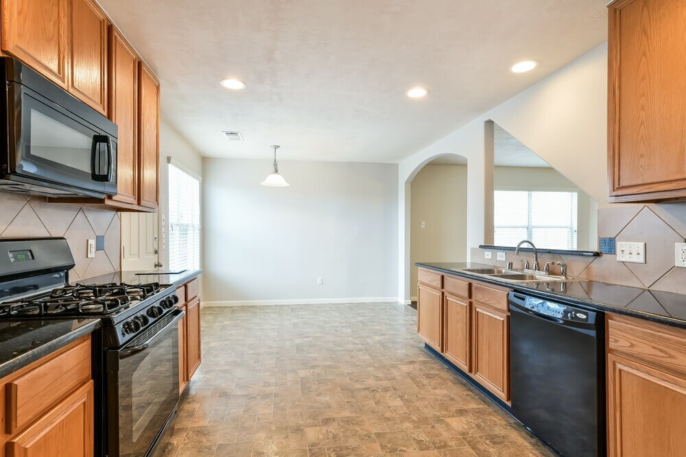 Building Photo - 25222 Barmby Dr