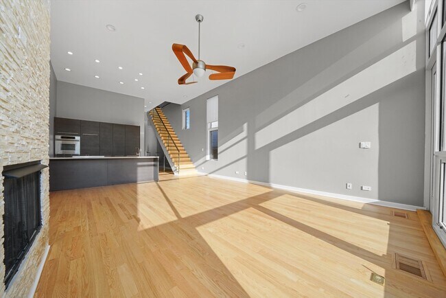 Building Photo - 1541 N Bosworth Ave