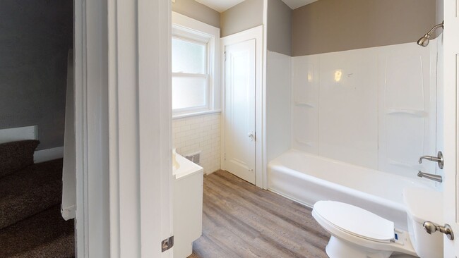 Building Photo - Renovated 3 Bed 1 Bath House for Rent