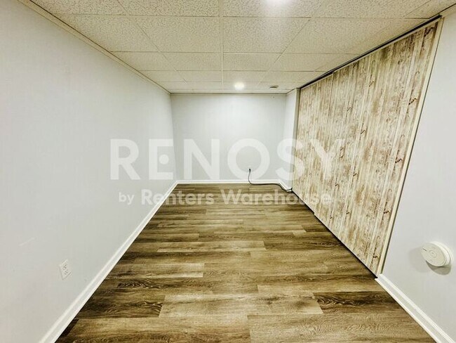 Building Photo - 1308 Landmark Trail S
