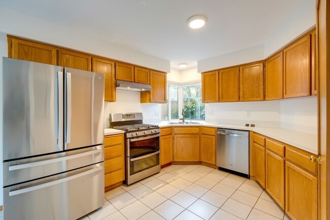 Building Photo - Modern Comfort in Silver Lake | 3-Bed, 2.5-Bath Home