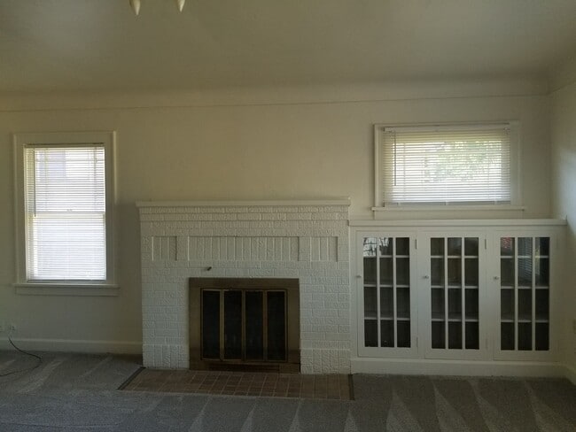 Building Photo - N. 25th Ave 2 bedroom Craftsman w/basement