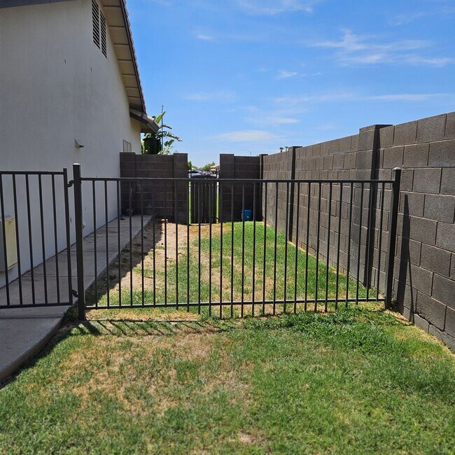 Building Photo - Pool home available now!
