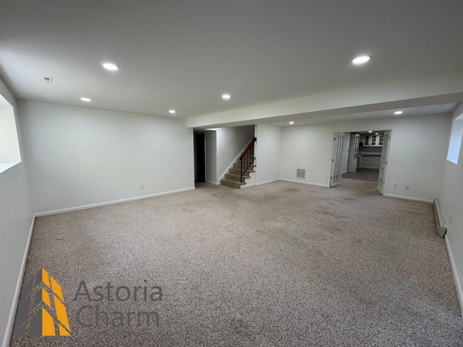 Building Photo - Spacious 5 Bedroom 3 Bath + Den Single Family Detached Home