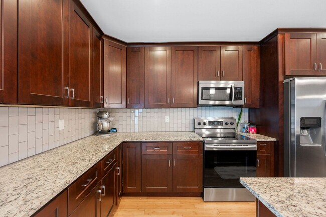 Building Photo - 3BD, 2.5BA Half-Duplex for Lease in Commerce City with 2-Car Garage