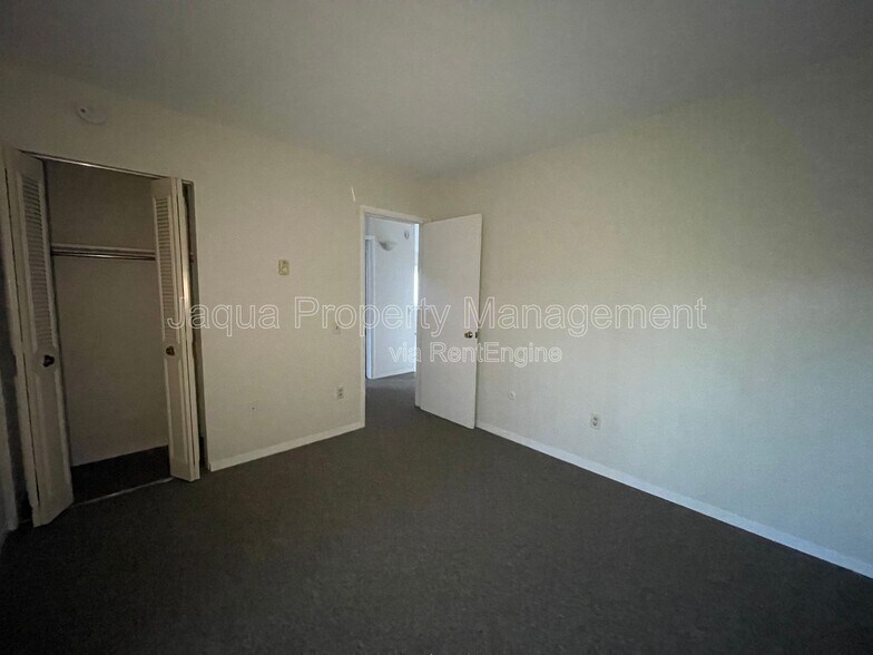 Building Photo - 722 W Kilgore Rd