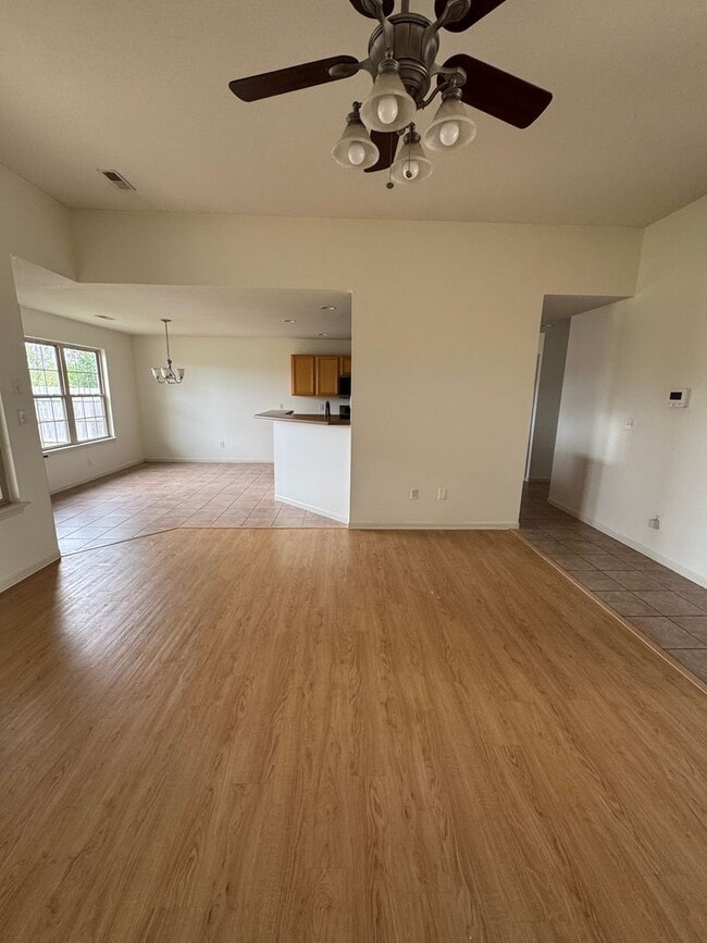 Building Photo - 3 bedroom 2 bath house
