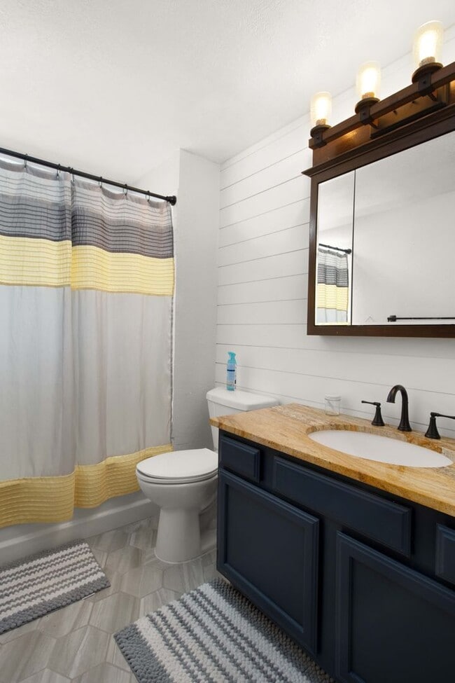 Building Photo - Enjoy Modern Comfort in This Beautiful Home!