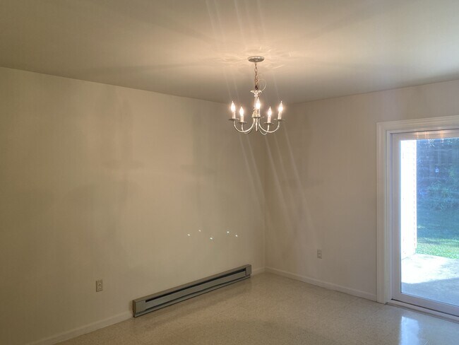Building Photo - 212 Magnolia Dr