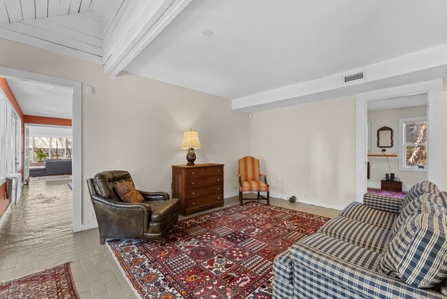 Building Photo - 303 Henderson St