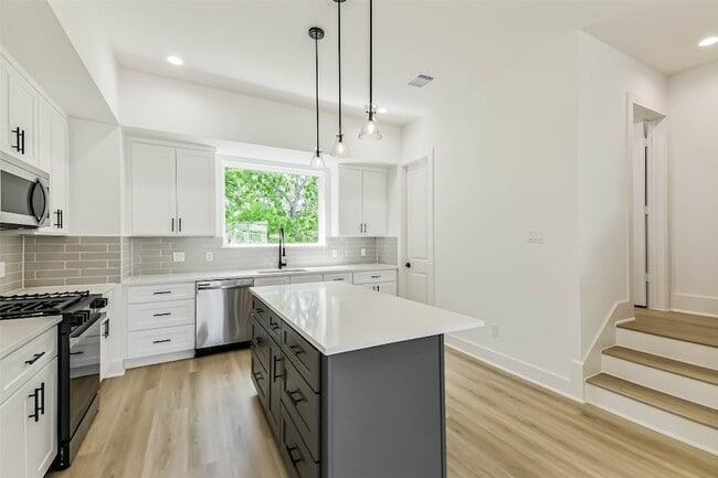 Building Photo - 5703 Balbo St