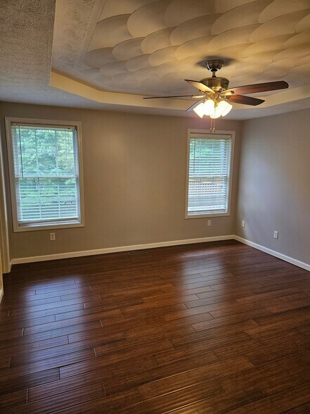 Building Photo - 70 Strawberry Cir