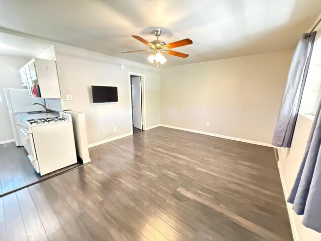 Building Photo - 825 N 2nd Ave