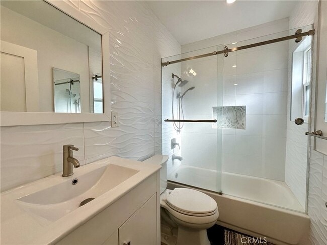 Building Photo - 1001 N Isabel St