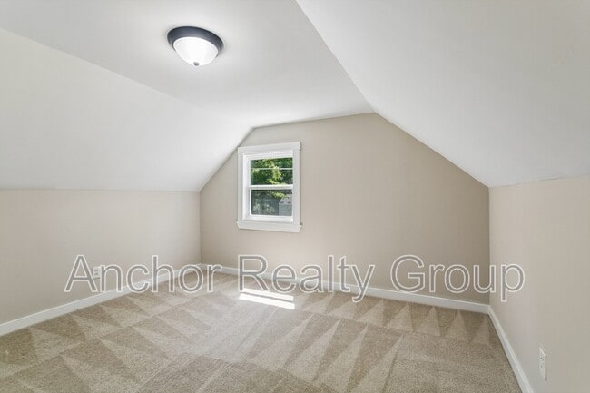 Building Photo - 7730 Ruthven Rd