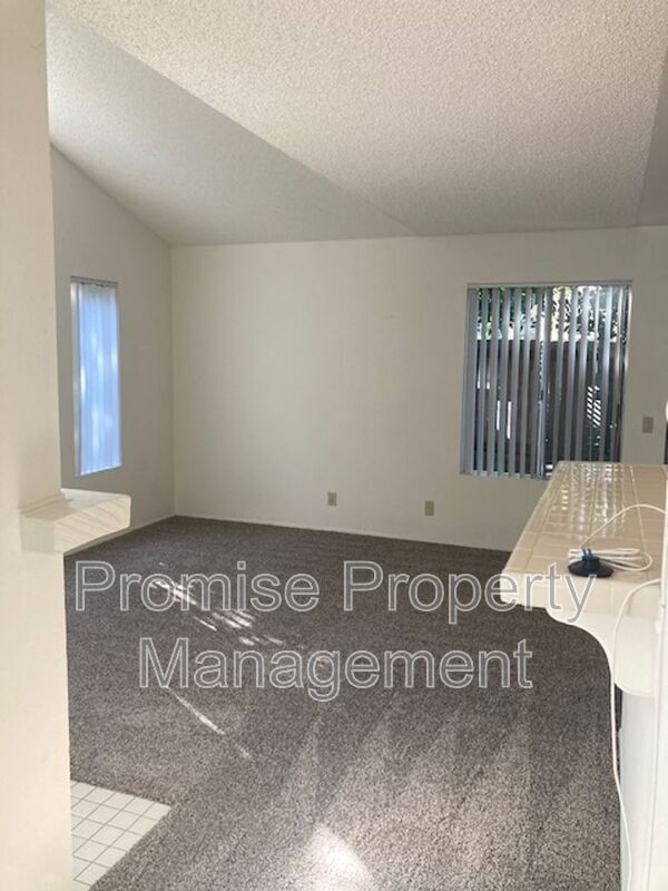 Building Photo - 1744 Calle Platico