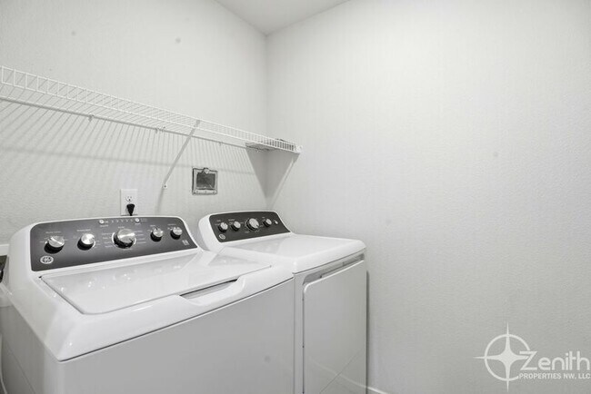 Building Photo - 11745 NE 22nd Way