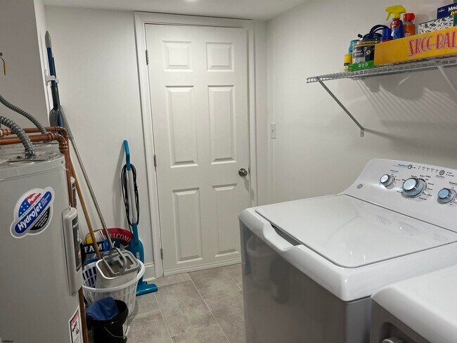 Building Photo - 3 S Richards Ave