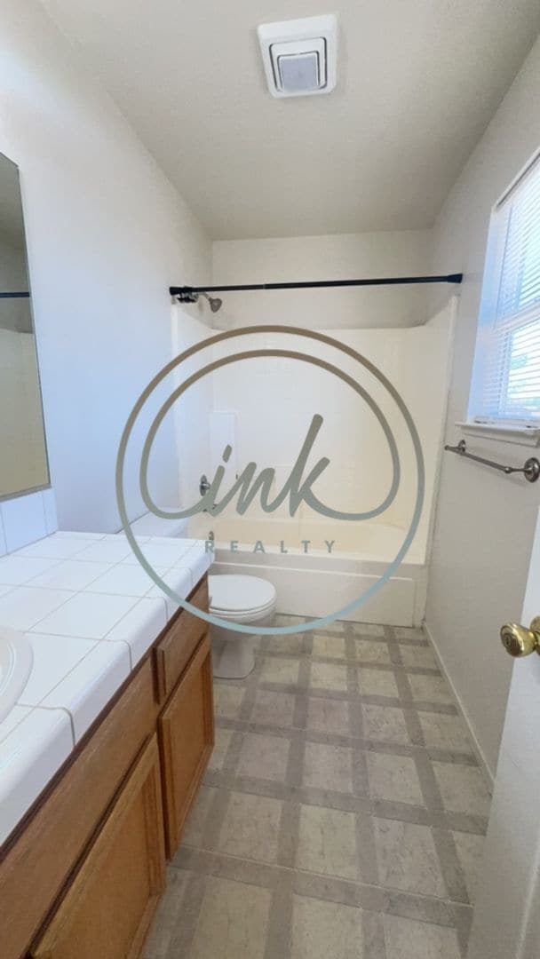Building Photo - Three Bedroom Single Family Home in Fernle...