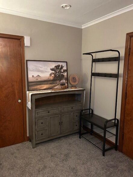 Building Photo - 320 W Hayes St