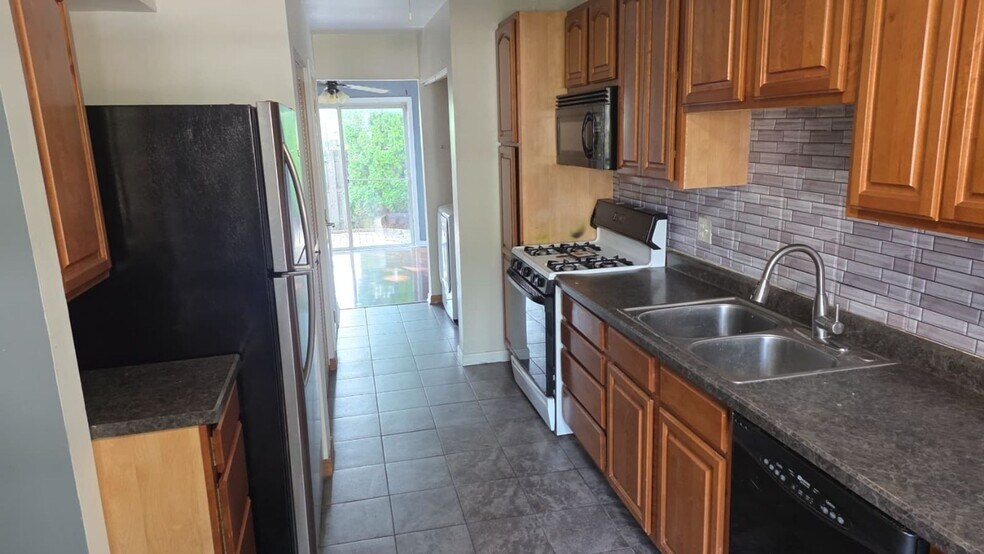 Building Photo - 505 Nebraska Cir