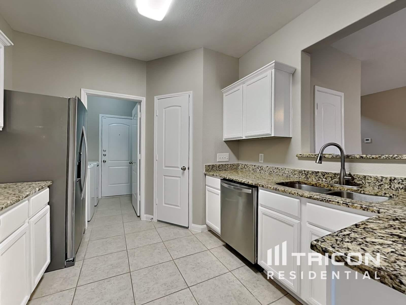 Building Photo - 1327 Tamarack Dr
